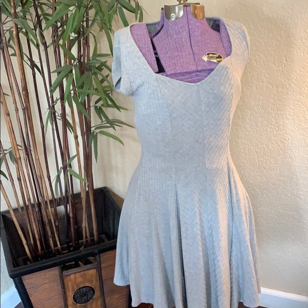 Ribbed light gray flare dress